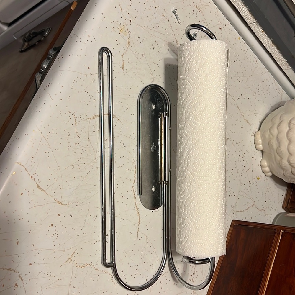 Paper towel dispenser